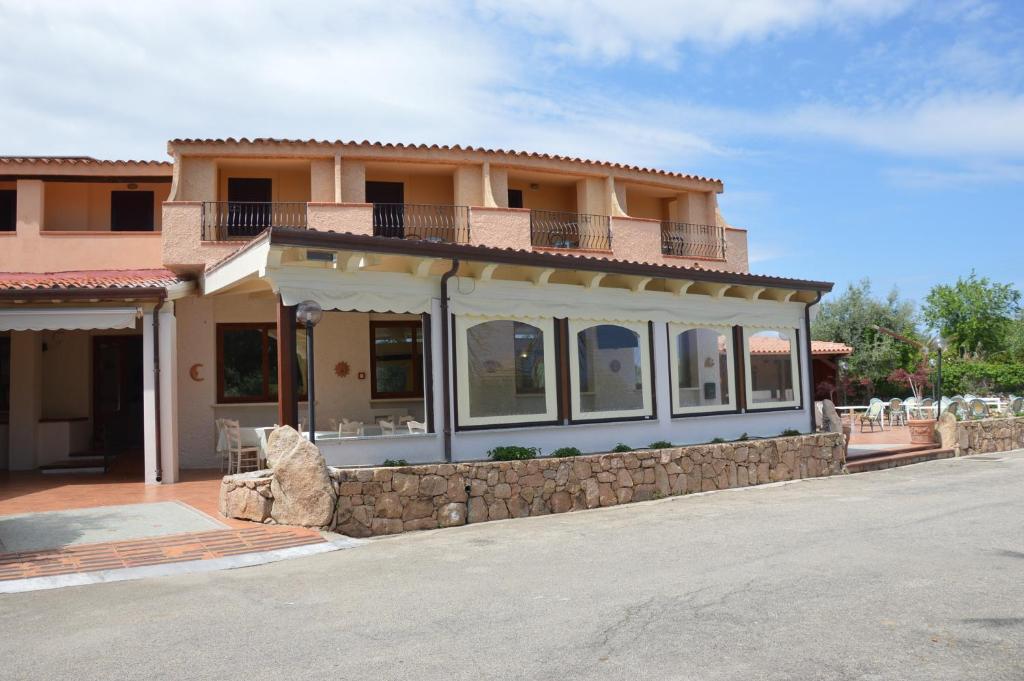 Hotel La Palma San Teodoro  Exterior photo